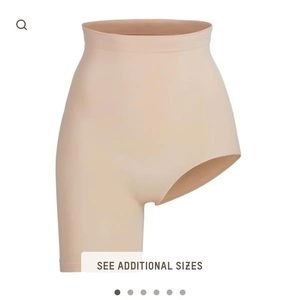 SKIMS Solutions Short #1 - S/M